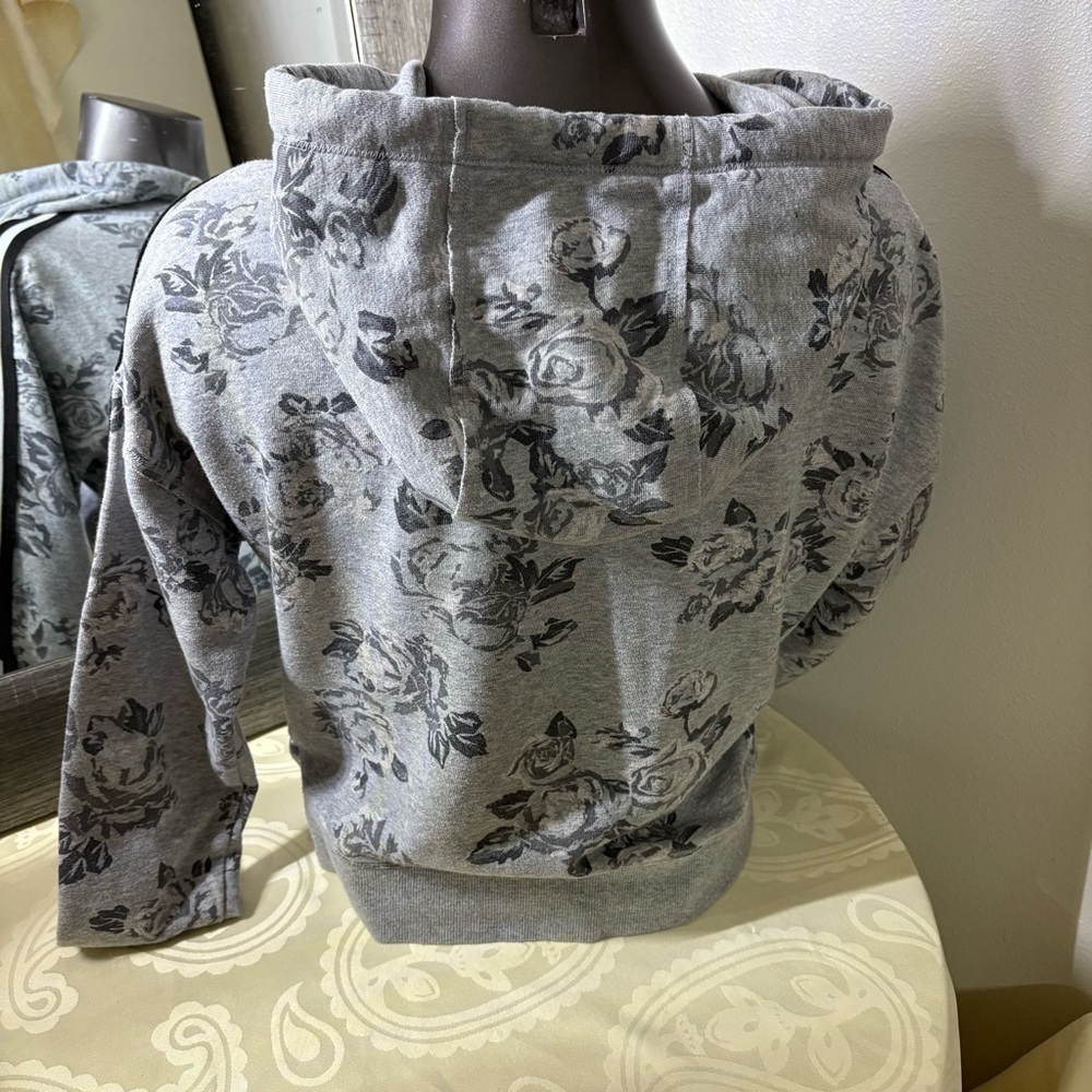 Calvin Klein Gray Performance Top - Picture 9 of 16